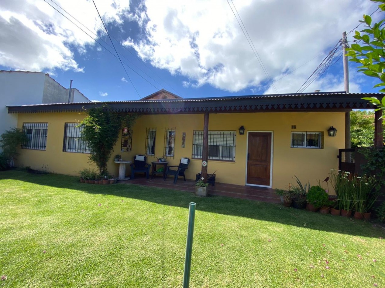 Hermosa Casa con Jardin y Quincho