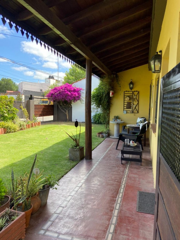 Hermosa Casa con Jardin y Quincho