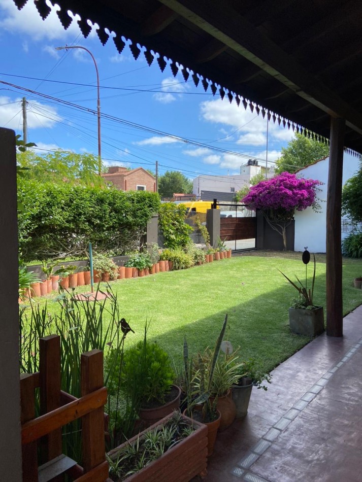 Hermosa Casa con Jardin y Quincho
