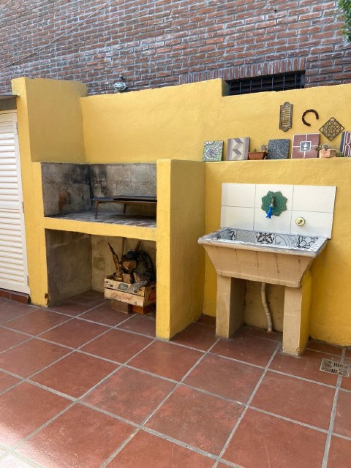 Hermosa Casa con Jardin y Quincho