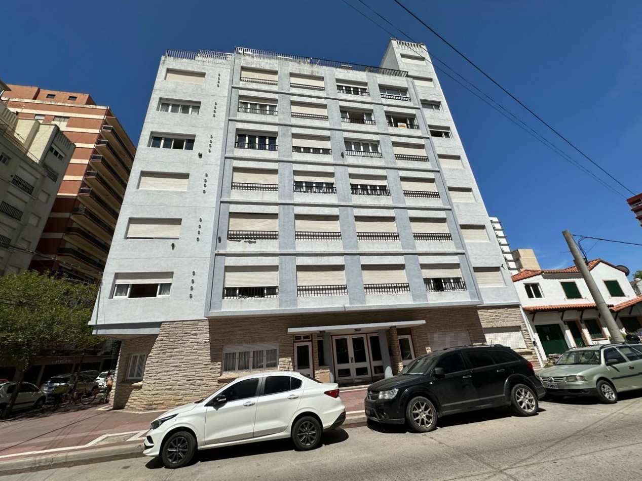 Tres Ambientes con Dependencia en Calle 19 Esquina 14