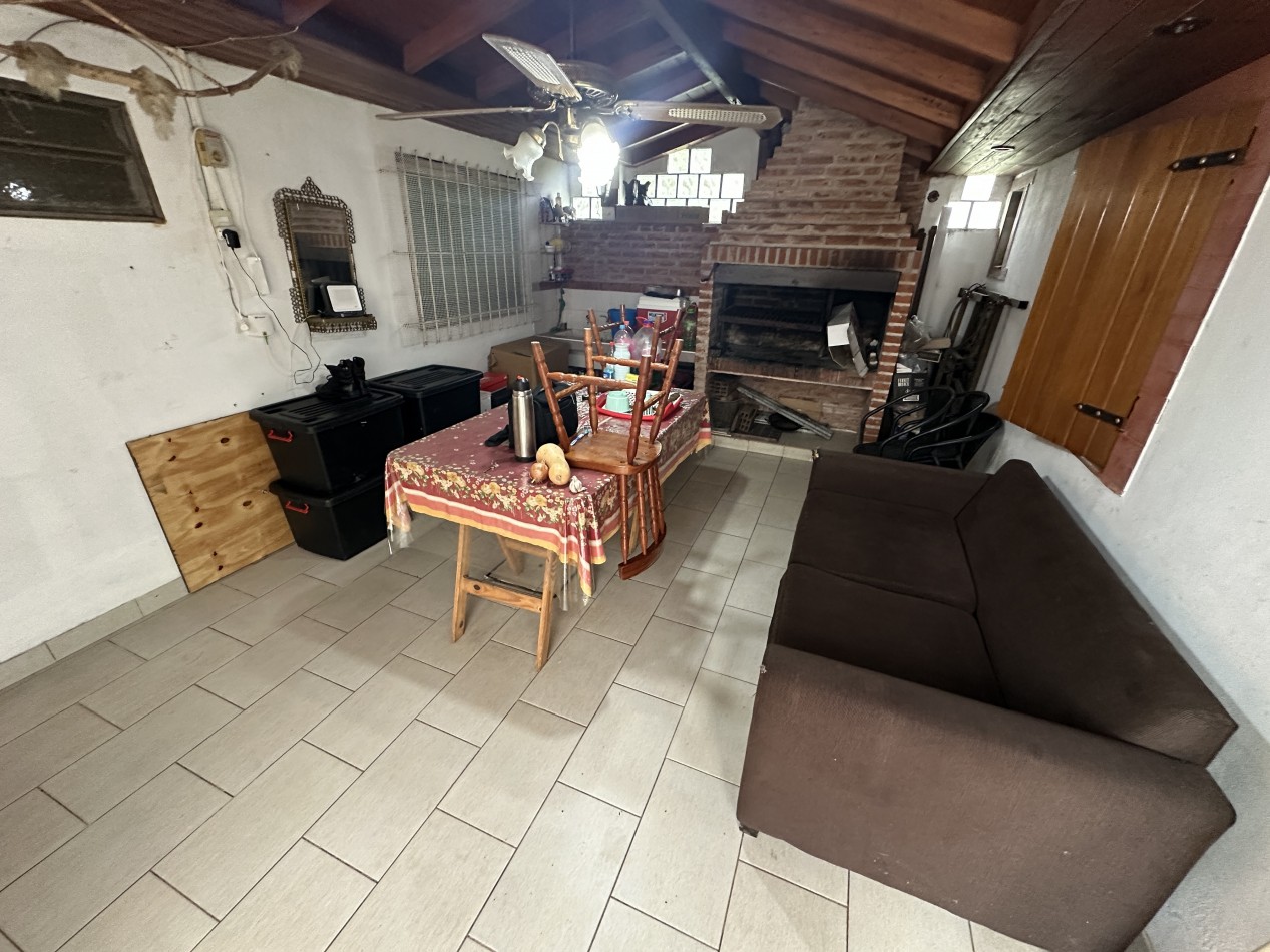 Casa + Depto + Local, 200 M2 Cub.