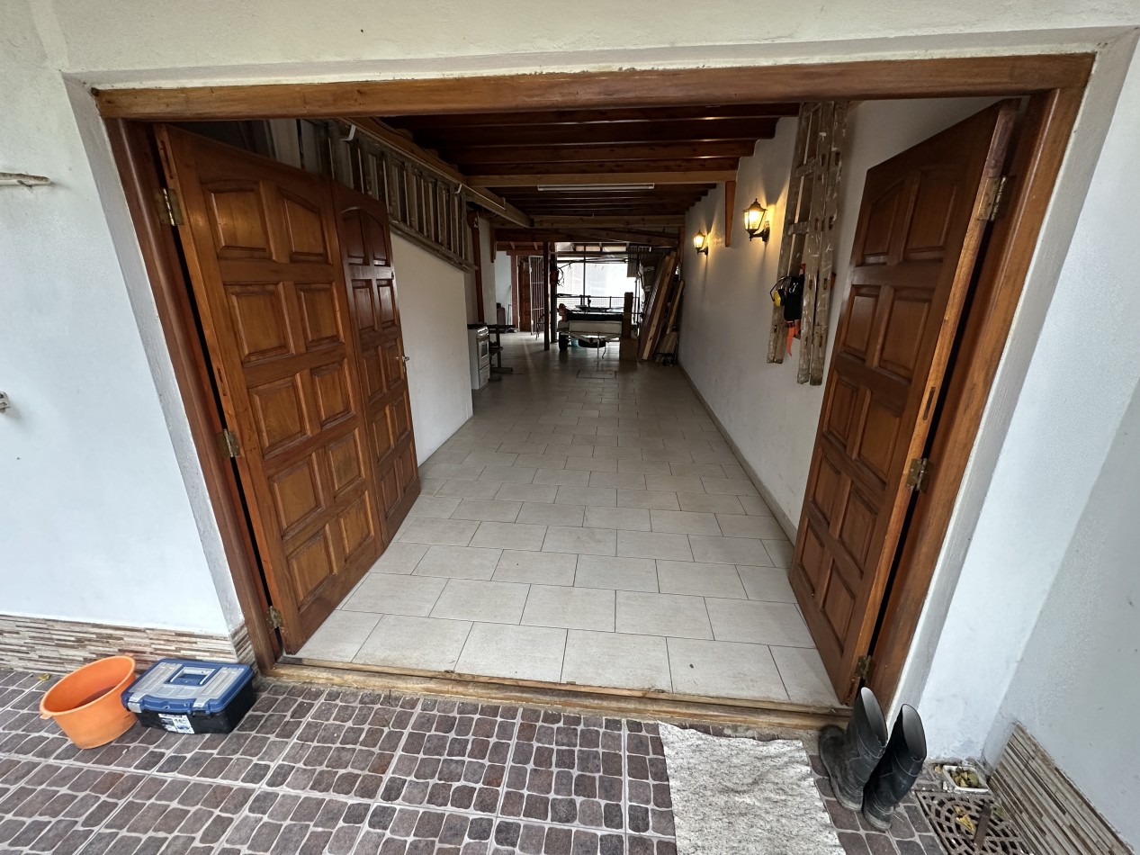 Casa + Depto + Local, 200 M2 Cub.
