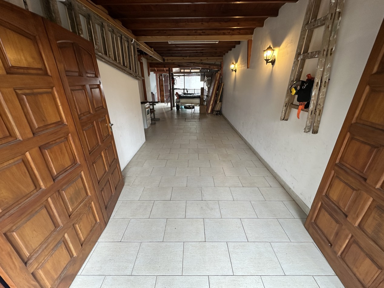 Casa + Depto + Local, 200 M2 Cub.