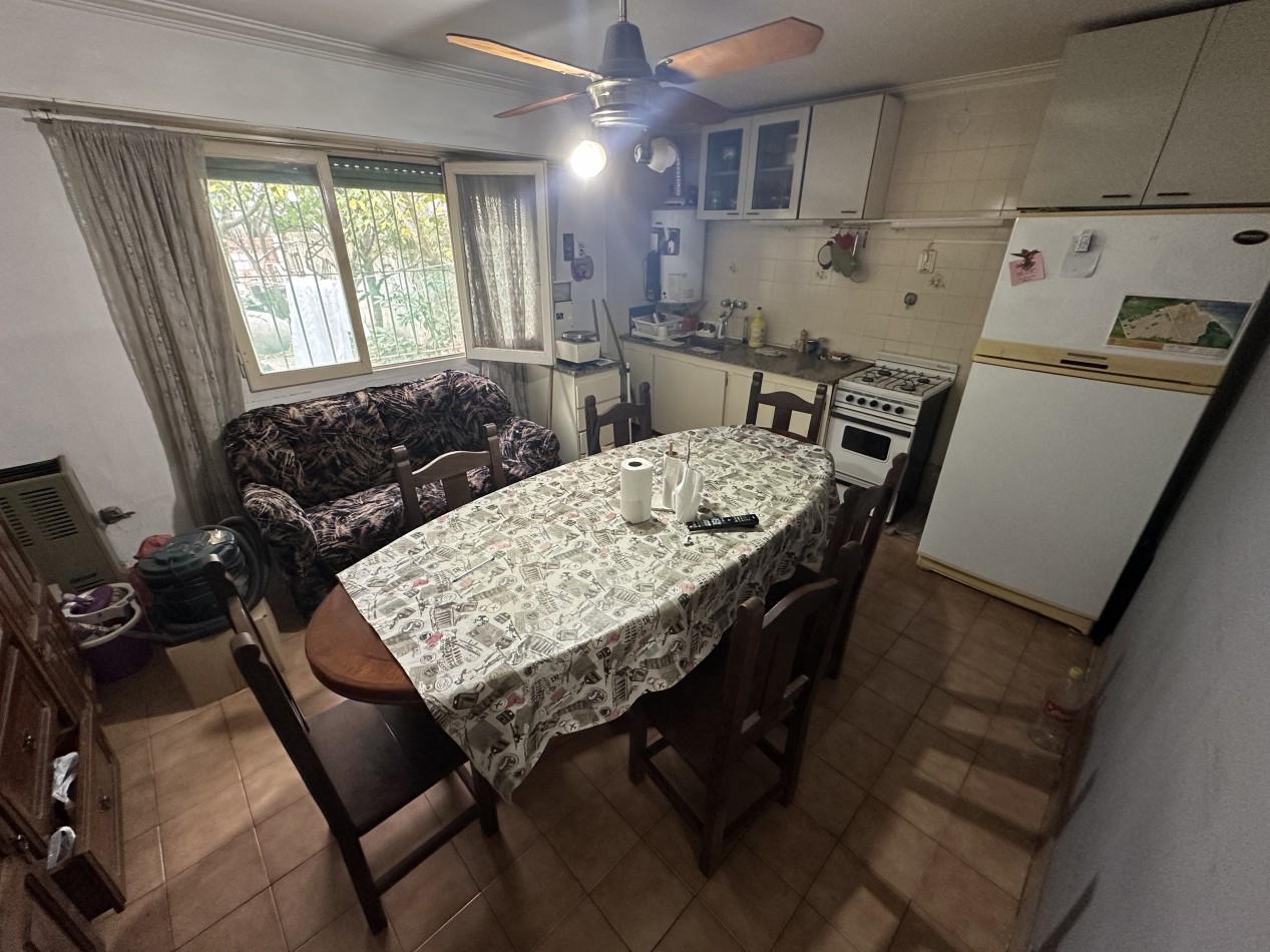 Casa + Depto + Local, 200 M2 Cub.