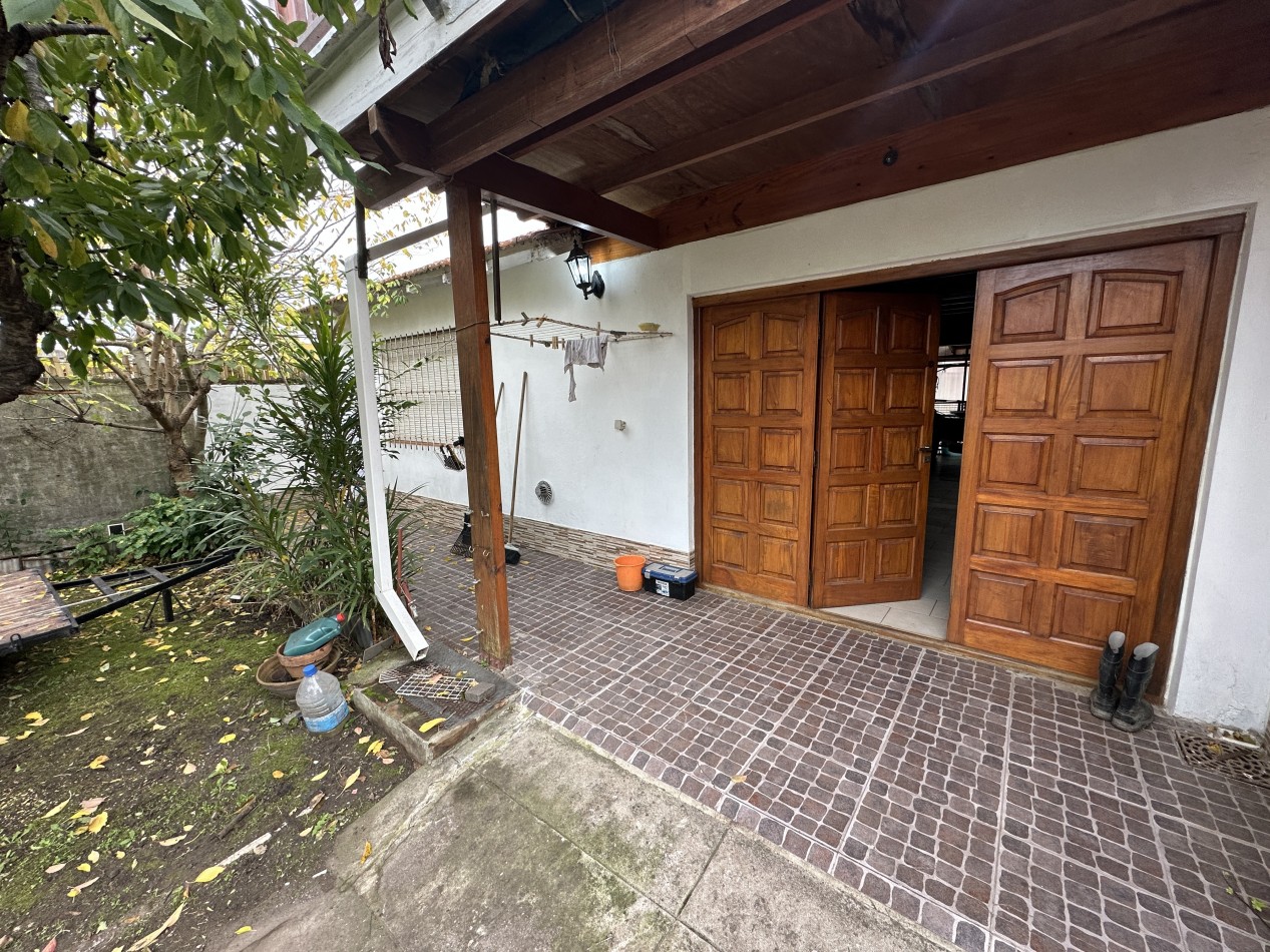 Casa + Depto + Local, 200 M2 Cub.