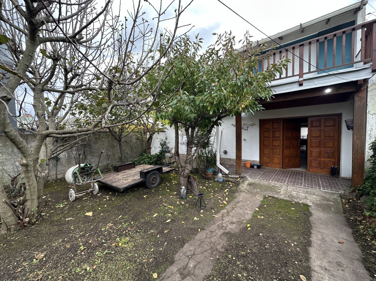Casa + Depto + Local, 200 M2 Cub.
