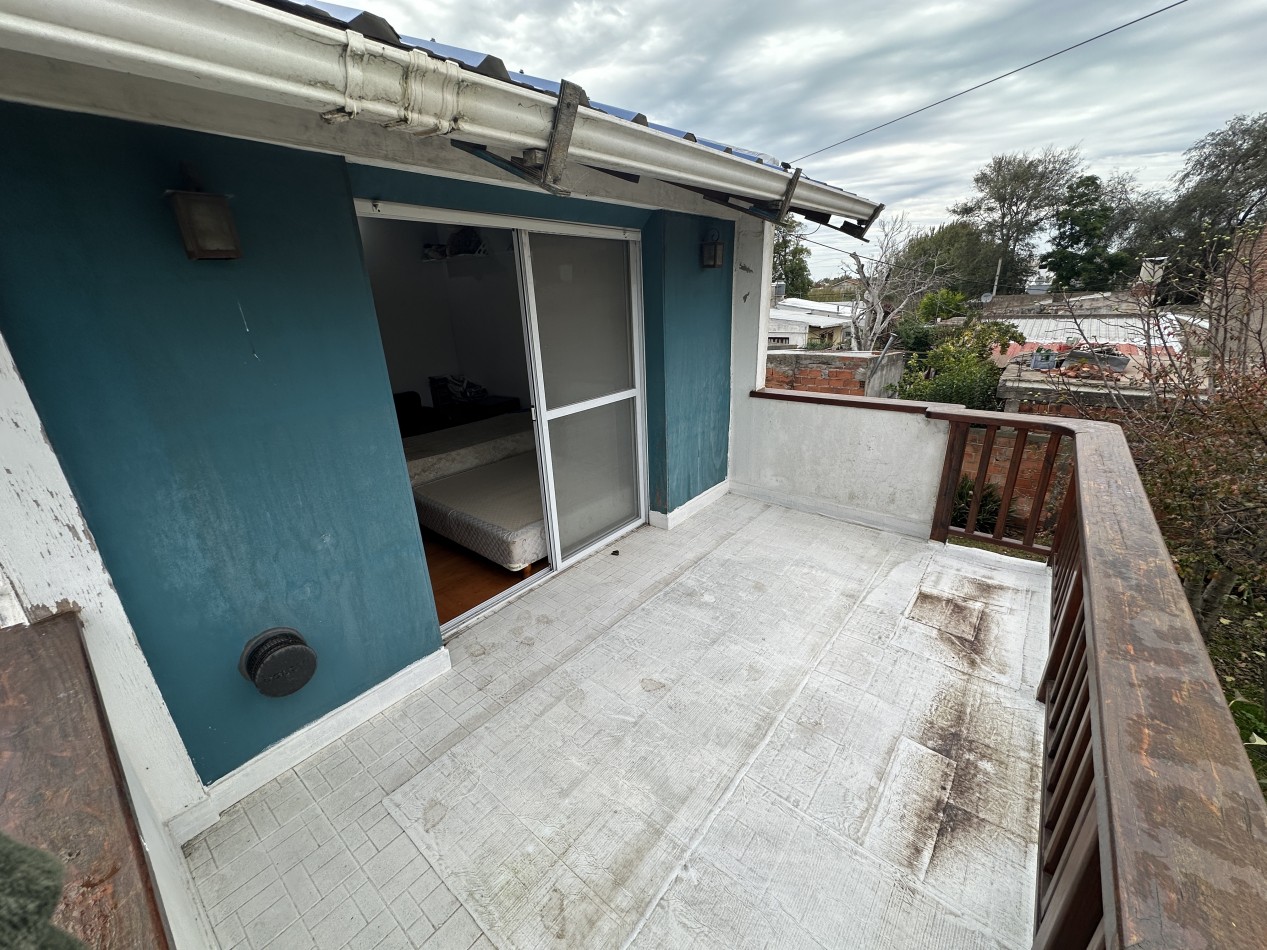 Casa + Depto + Local, 200 M2 Cub.