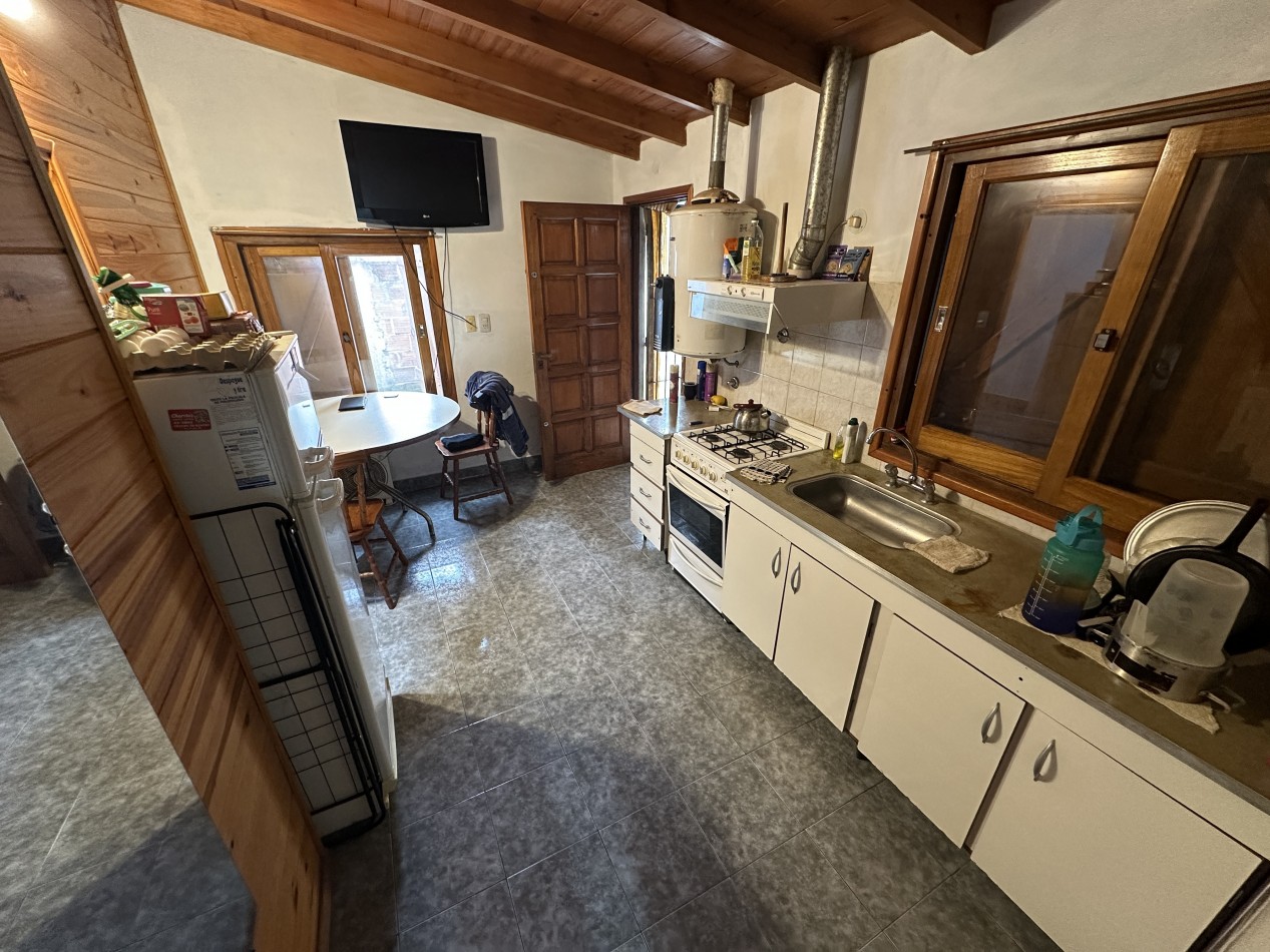 Casa + Depto + Local, 200 M2 Cub.