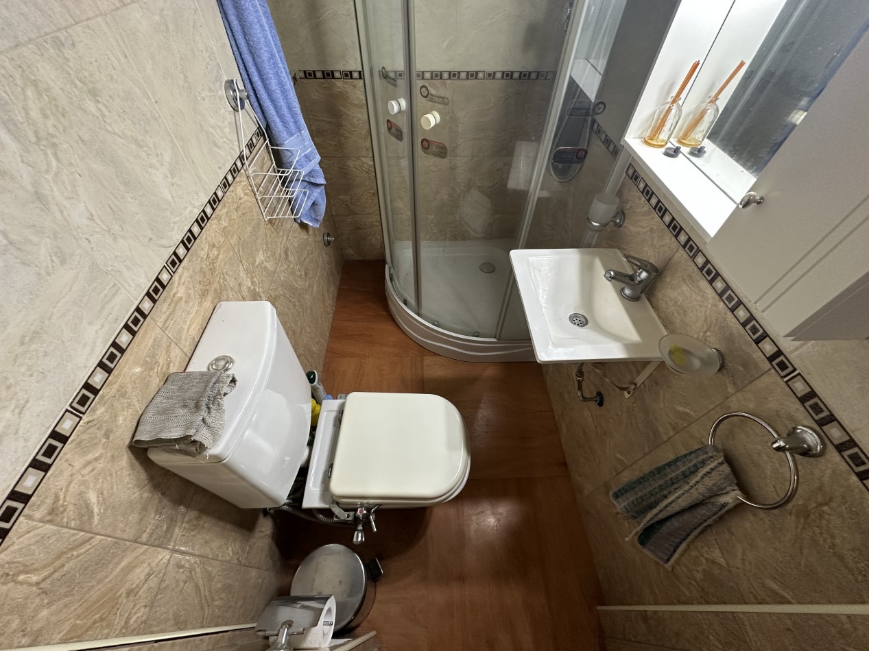 Casa + Depto + Local, 200 M2 Cub.