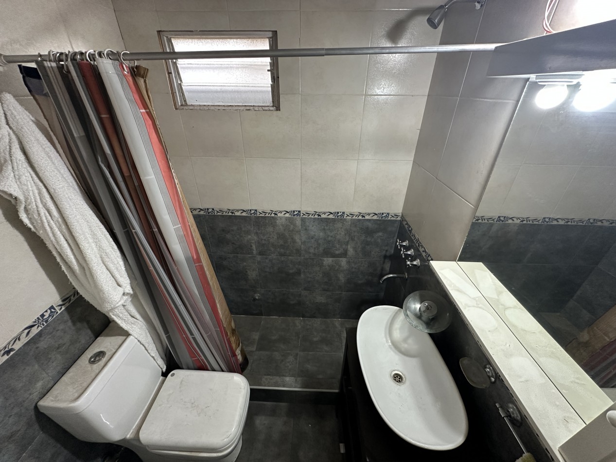 Casa + Depto + Local, 200 M2 Cub.