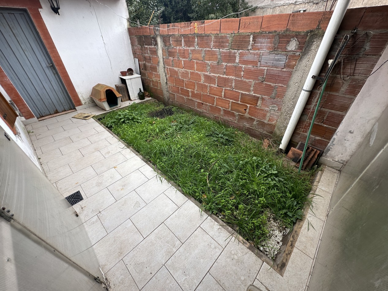 Casa + Depto + Local, 200 M2 Cub.