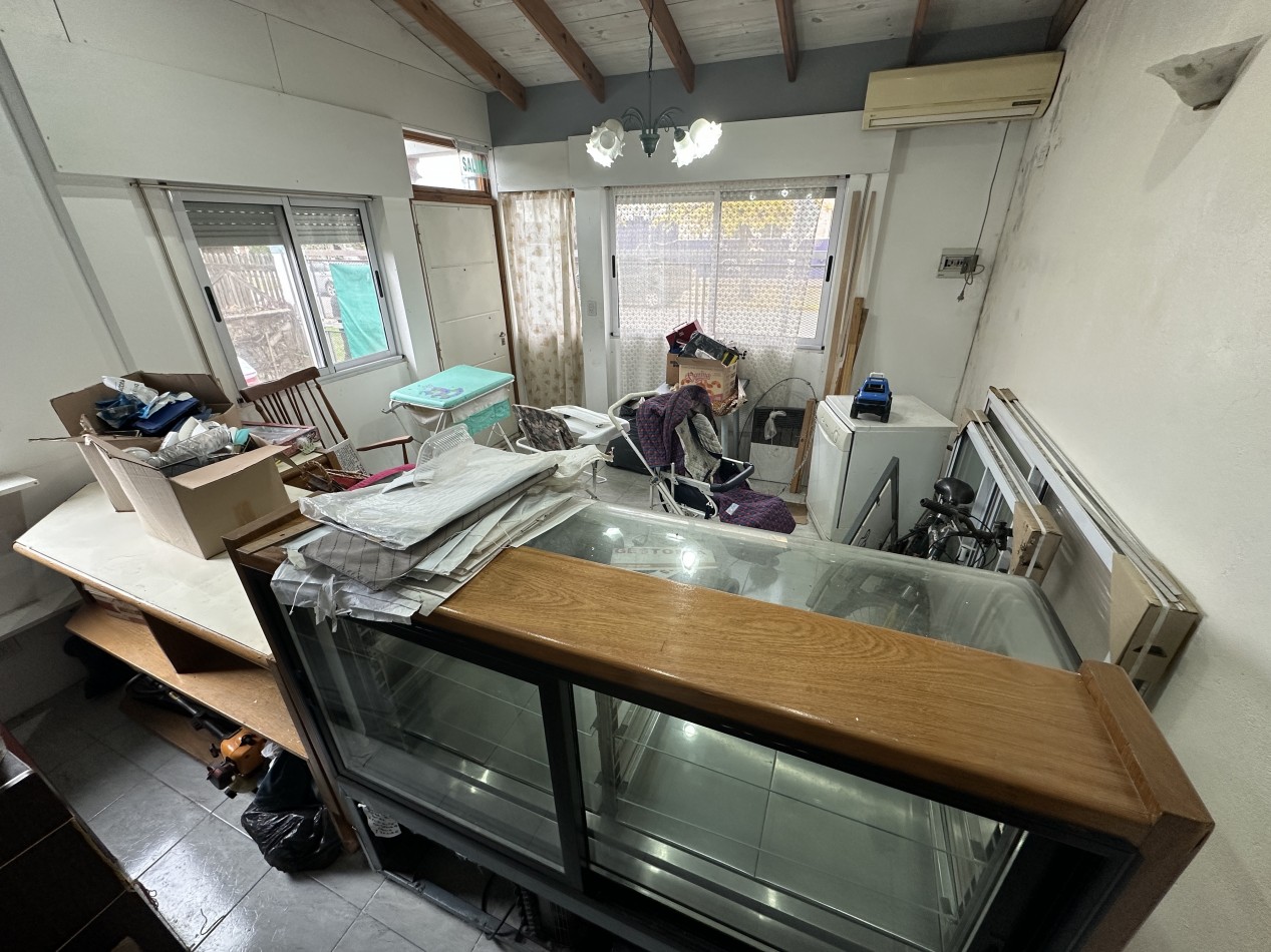 Casa + Depto + Local, 200 M2 Cub.